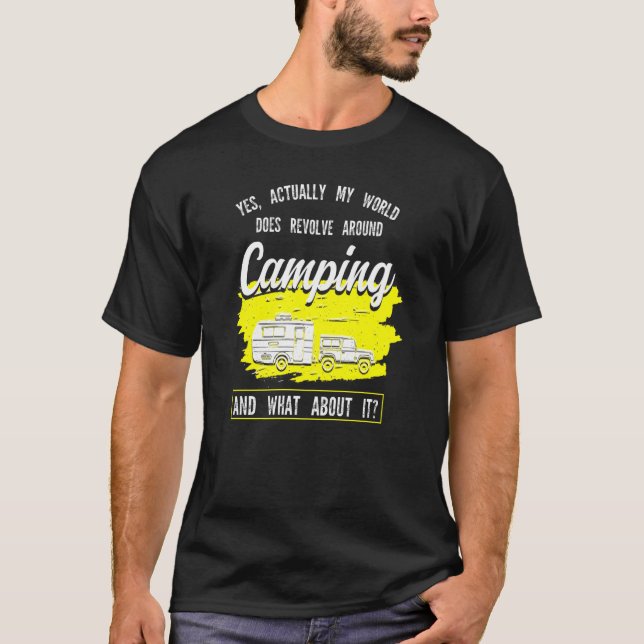 T-shirt Yes Actually World Does Revolve Around Camping Cam (Devant)
