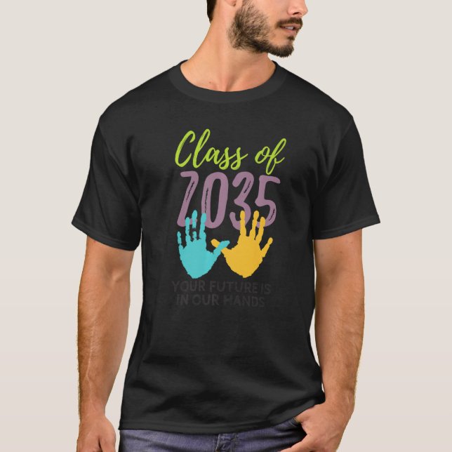 T-shirt Your Future Is In Our Hands Class Of 2035 Kinderga (Devant)