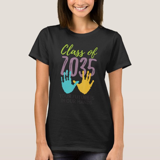 T-shirt Your Future Is In Our Hands Class Of 2035 Kinderga (Devant)
