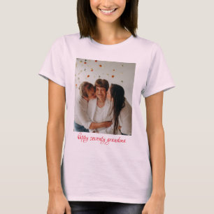 T-shirts de grand-mère de trois générations heureu
