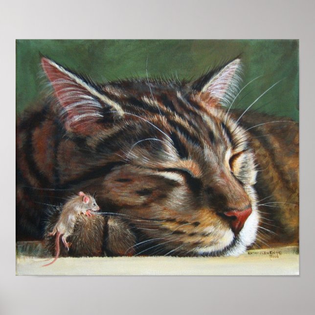 Tabby chat sommeil minuscule souris Poster (Devant)