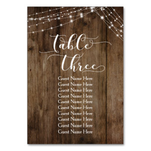 Table de bois et lumières trois avec carte de nom 
