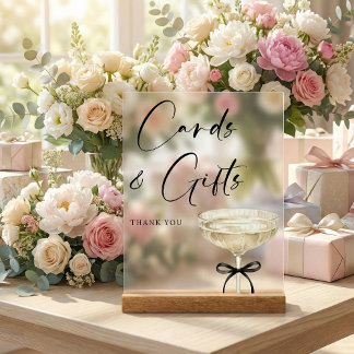Table de cartes et de cadeaux pour la fête prénupt