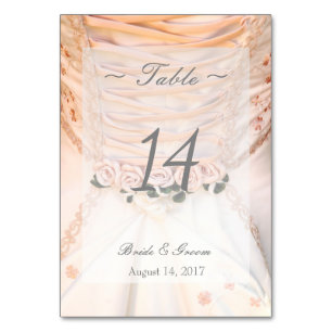 Table Robe de mariée blanche avec Mariage Rose Numéro de