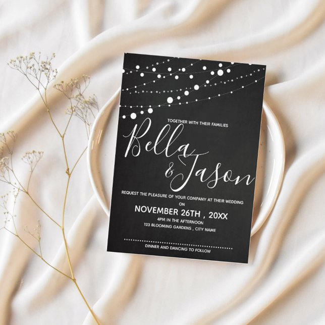 Tableau De Chalet Avec Faire-part de mariage Éclai (Chalkboard With String Lights Wedding Invitation)