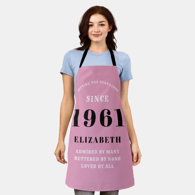 Tablier 60e anniversaire 1961 Dame noire rose (Porté)