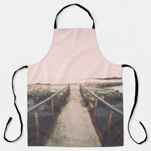 Tablier Ancien pont avec rails en métal rouillé près du po