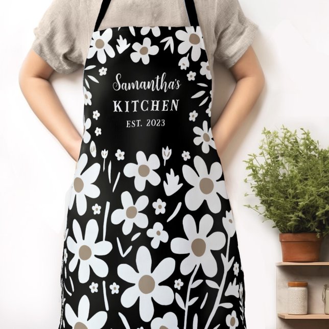 Tablier blanc floral (Whether you're baking, painting, or gardening, this personalized apron adds flowers to your day!)