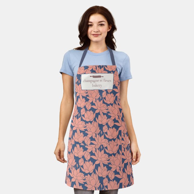 Tablier Boulangerie personnalisée Nom Lotus bleu et rose C (Porté)