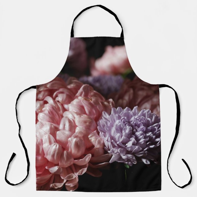 Tablier Bouquet d'aster rose : éclairage baroque. (Recto)
