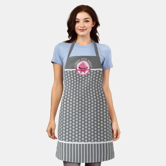 Tablier Cupcake rose Courbé Texte Gris Polka Dot Boulanger (Porté)