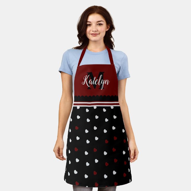 Tablier Cute Bourgogne & Coeurs Noirs Monogramme Nom Cuisi (Porté)
