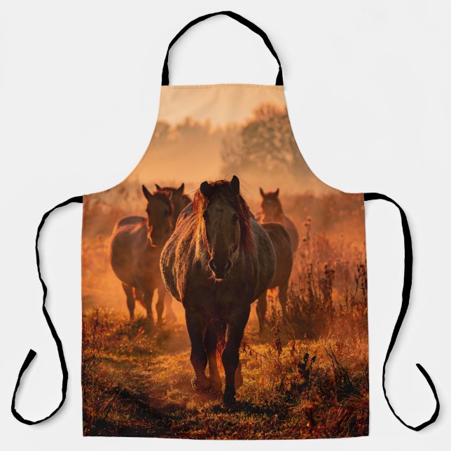 Tablier des chevaux koniks sauvages qui sont arrivés tout  (Recto)