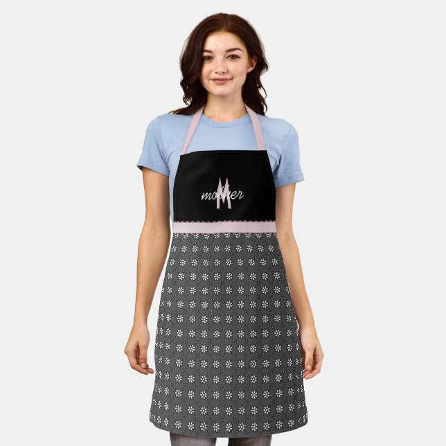 Tablier Eyelet noir avec Monogramme rose (Porté)