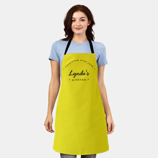 Tablier Fait maison avec amour Cuisine personnalisée Jaune (Porté)