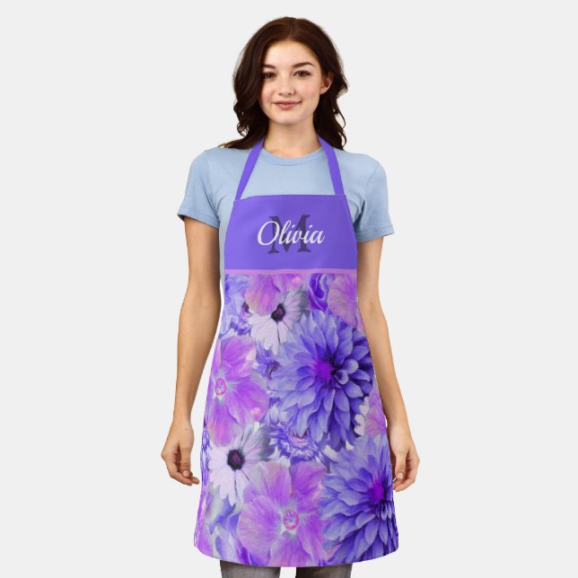 Tablier Fleurs rose et violet Monogramme (Porté)