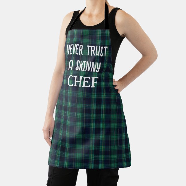 Tablier Fun Chef Quote On Green and Blue Tartan Plaid (Insitu)