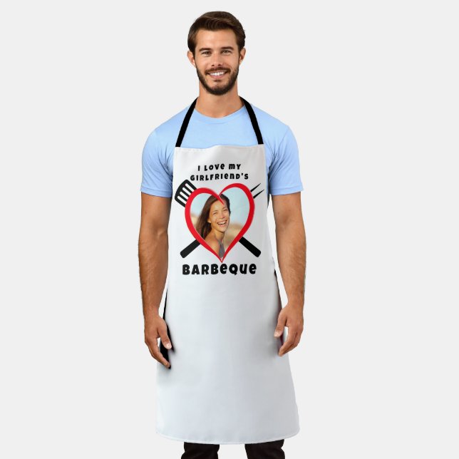 Tablier I Love My Girlfriend's BBQ Heart Custom Photo Name (Porté)