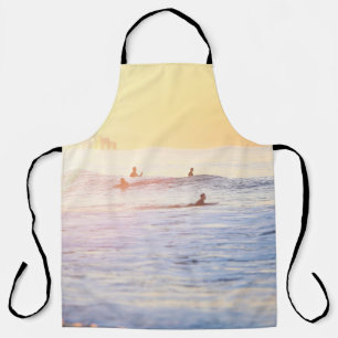 Tablier Les surfeurs sur la plage