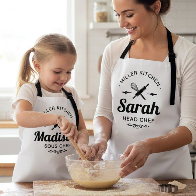 Tablier Matching Family Kitchen Aprons with Custom Names  (Mom and Daughter Aprons for Baking and Cooking Together)