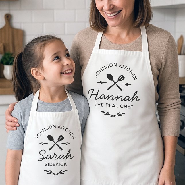 Tablier Matching Family Kitchen Aprons with Custom Names a (Créateur téléchargé)