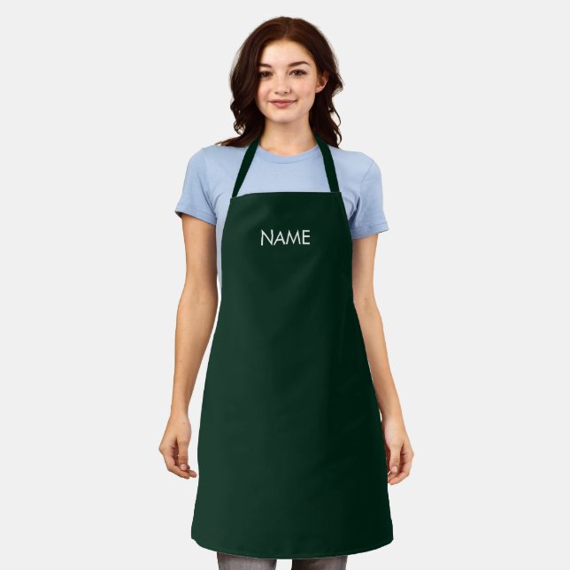 Tablier Mini vert pin foncé nom personnalisé texte solide (Porté)