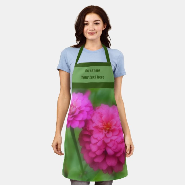 Tablier Paire de fleurs rose Zinnia personnalisée (Porté)