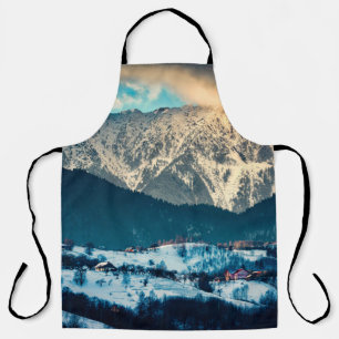 Tablier Paysage d'hiver dans la montagne des Carpates. Bra