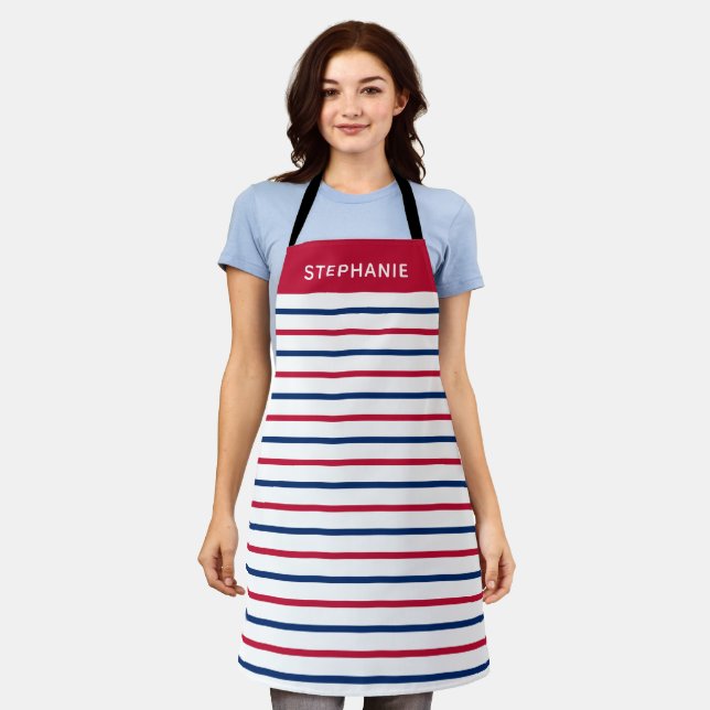 Tablier Personnalisé minimaliste rayures rouge et bleu mod (Porté)