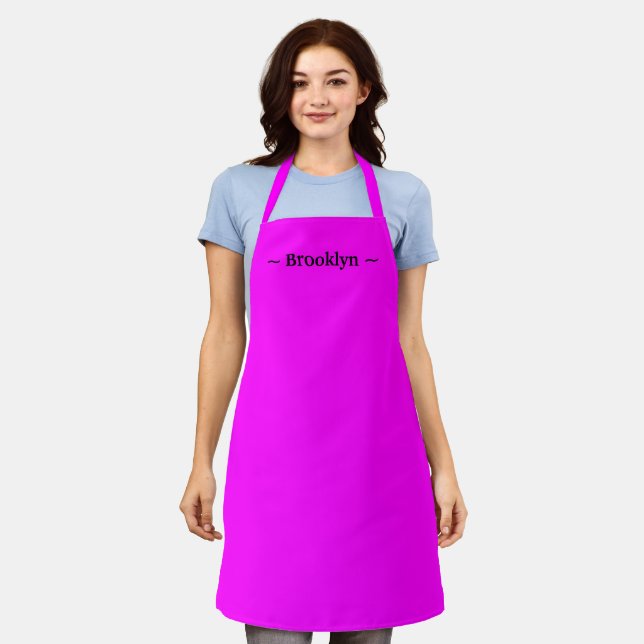 Tablier personnaliser modifier nom texte noir magenta rose (Porté)