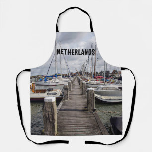 Tablier Quai avec bateaux et yachts à Marken Pays-Bas A