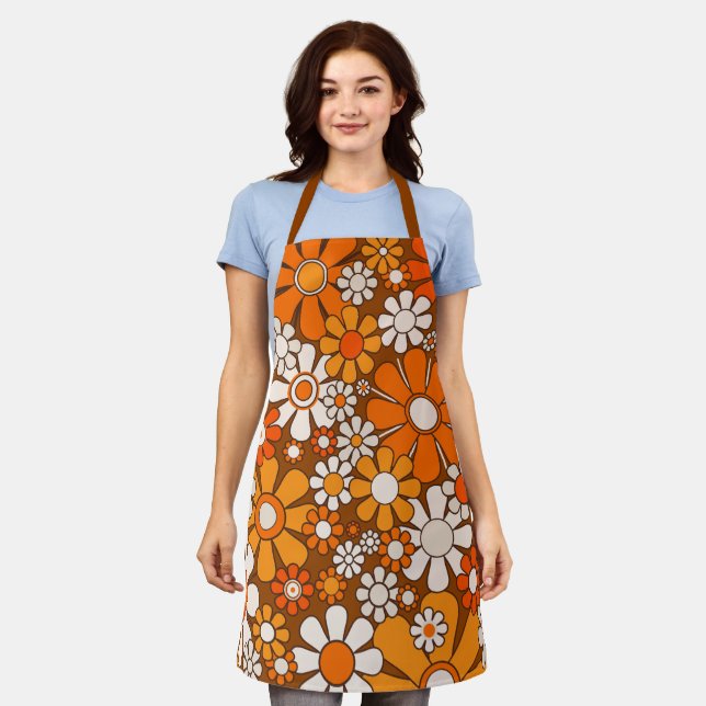 Tablier Retro Garden Floral 60s les années 70 Motif Brown  (Porté)