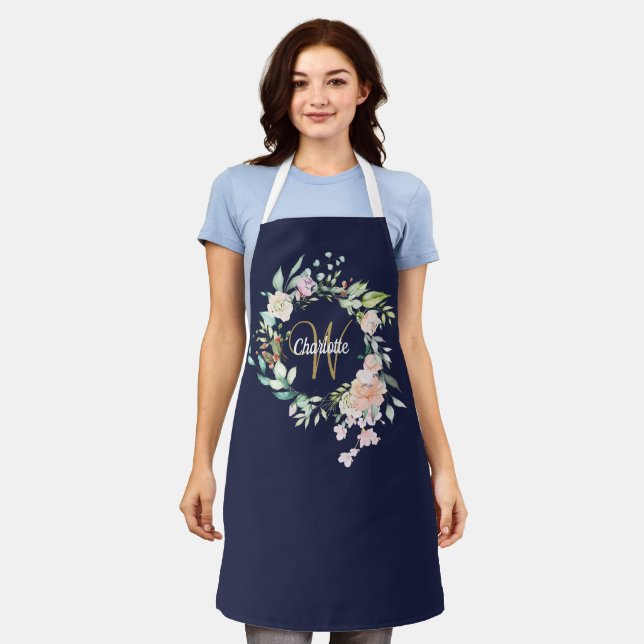 Tablier Rose Floral Monogramme Gold Script Marine Bleu (Porté)