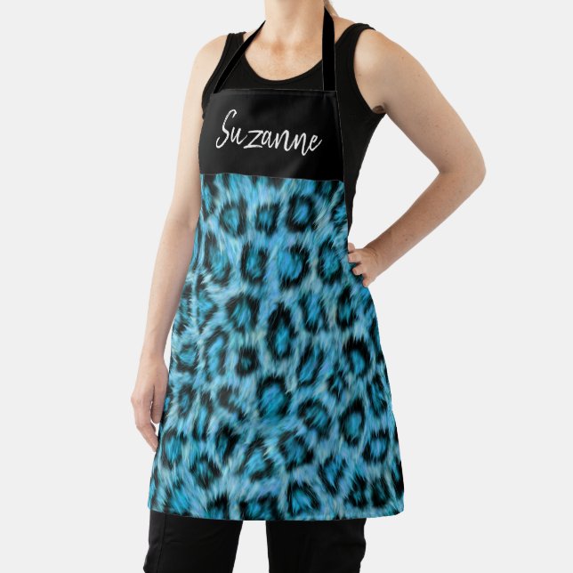 Tablier Turquoise Blue Leopard Spots Fourrure Monogramme (Insitu)