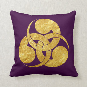 Tadpole Mon Japanese samurai clan in faux gold Throw Pillow