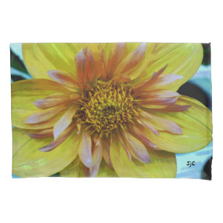Taie d'oreiller jaune de dahlia