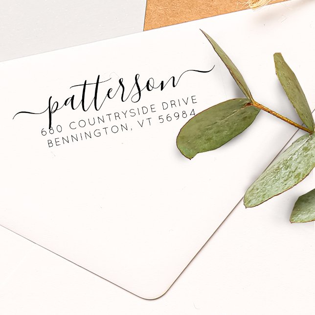 Tampon Auto-encreur Script élégant Nom de famille Adresse de retour pe (Elegant Script Family Name Custom Return Address Self-inking Stamp)