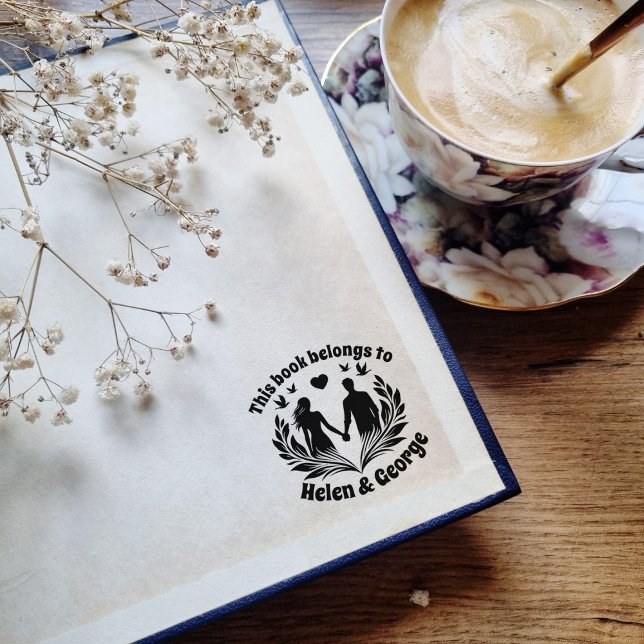 Tampons Encreurs Couple romantique Custom Ex Libris Timbre avec ois (This book belongs to - round stamp with dolding hands couple, birds, leaves and heart)