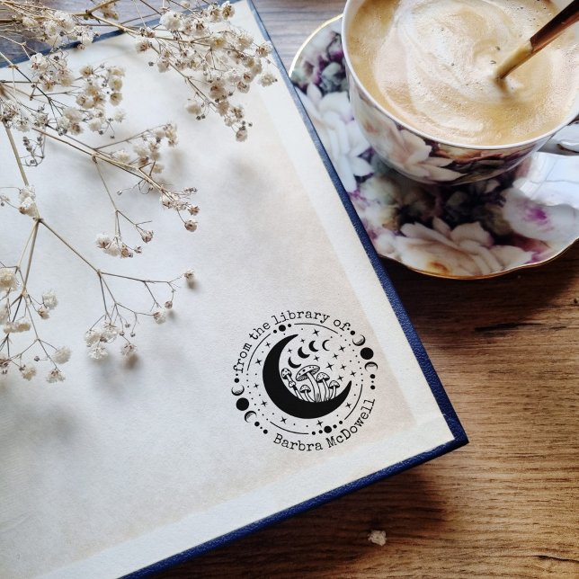 Tampons Encreurs De la bibliothèque de lune et champignons Ex Libri (From the library of - round stamp with moon phases, moon, and stars and mushrooms)