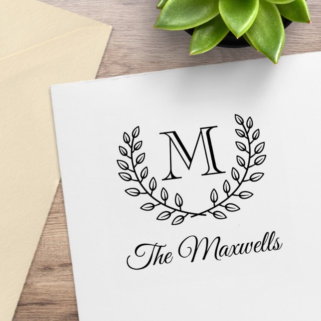 Tampons Encreurs Monogramme de la couronne double Nom de famille in (Créateur téléchargé)