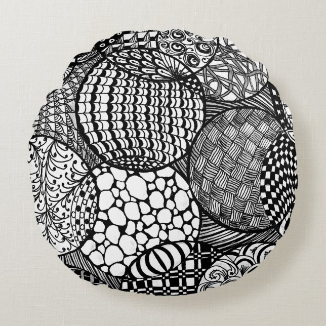 Tangled Design Balls in Black n White, both sides Round Pillow (Front)