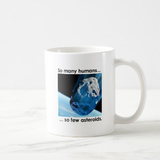 Tant d'humains, tasse de tellement peu