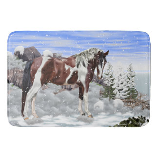 Tapis De Bain Cheval de peinture Tobiano blanc et baie en neige