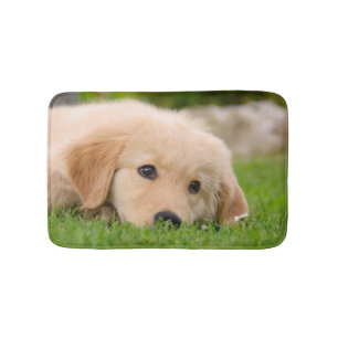 Tapis De Bain Chiot mignon de golden retriever rêvant le pré,