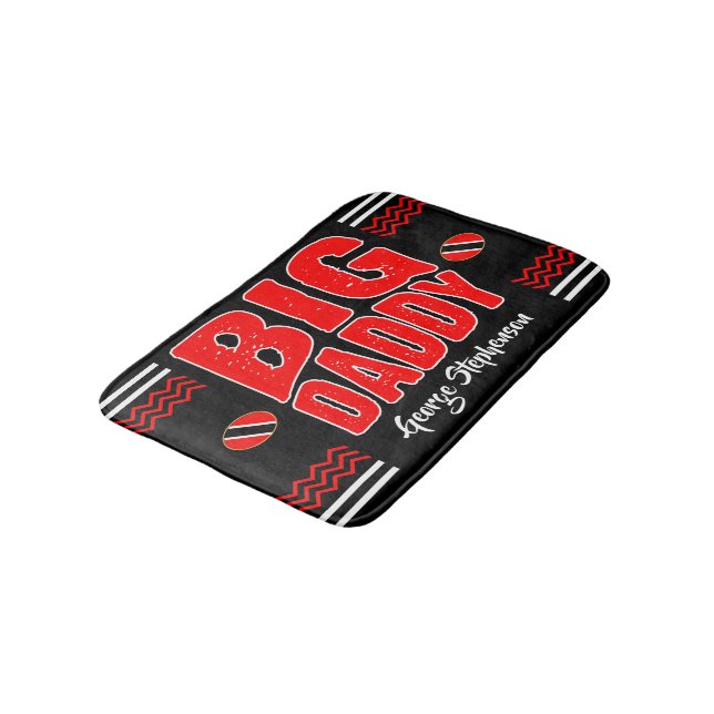 Tapis De Bain Drapeau Big Daddy Trinité (Votre Nom) sur fond noi (Angle)