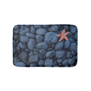 Tapis De Bain Étoiles de mer sur les roches noires le long de l