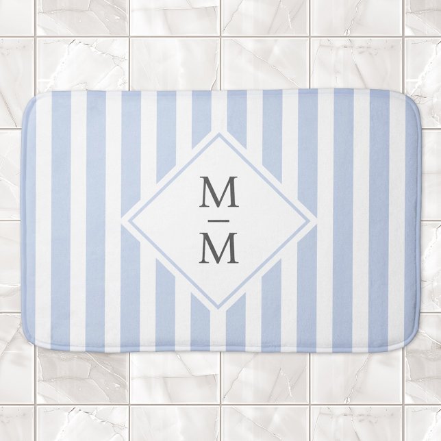 Tapis De Bain Initiales monogrammes bleu clair pâle rayures blan (Monogram initials dusty light blue white stripes bath mat)