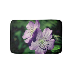 Tapis De Bain Jolie paire de fleurs de géranium violet gros plan