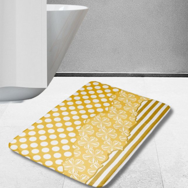 Tapis De Bain Joyeuses Grandes Polka Florale Dot Couché Jaune (Joyful Stripes Floral Polka Dot Layered Yellow Bath Mat)