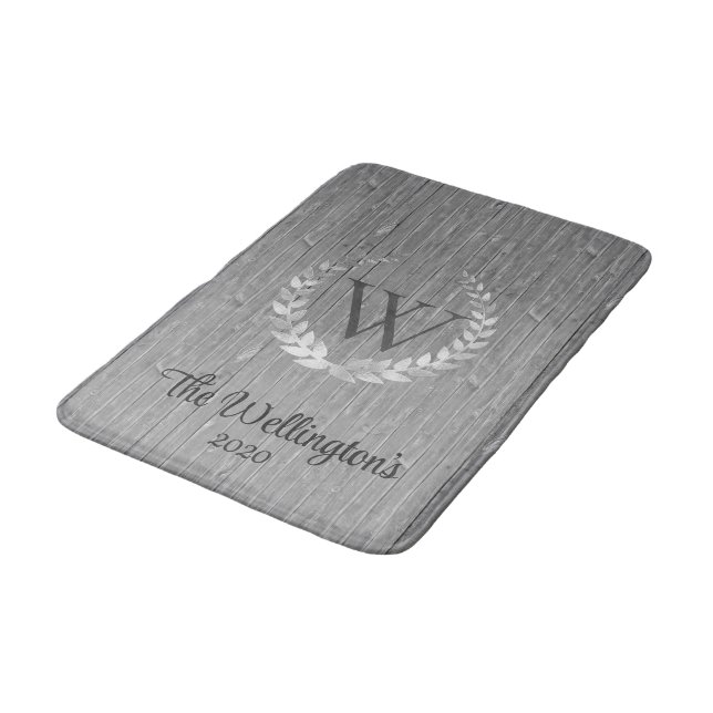 Tapis De Bain Monogramme Rustic Wood Nom de famille (Angle)
